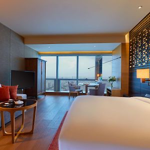 Zimmer mit Kingsize-Bett